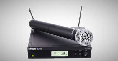 Радиосистема BLX с ручным микрофоном PG58, кронштейны для крепления в рэк.